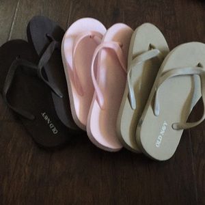 3 pairs of old navy flip flops size 7-8